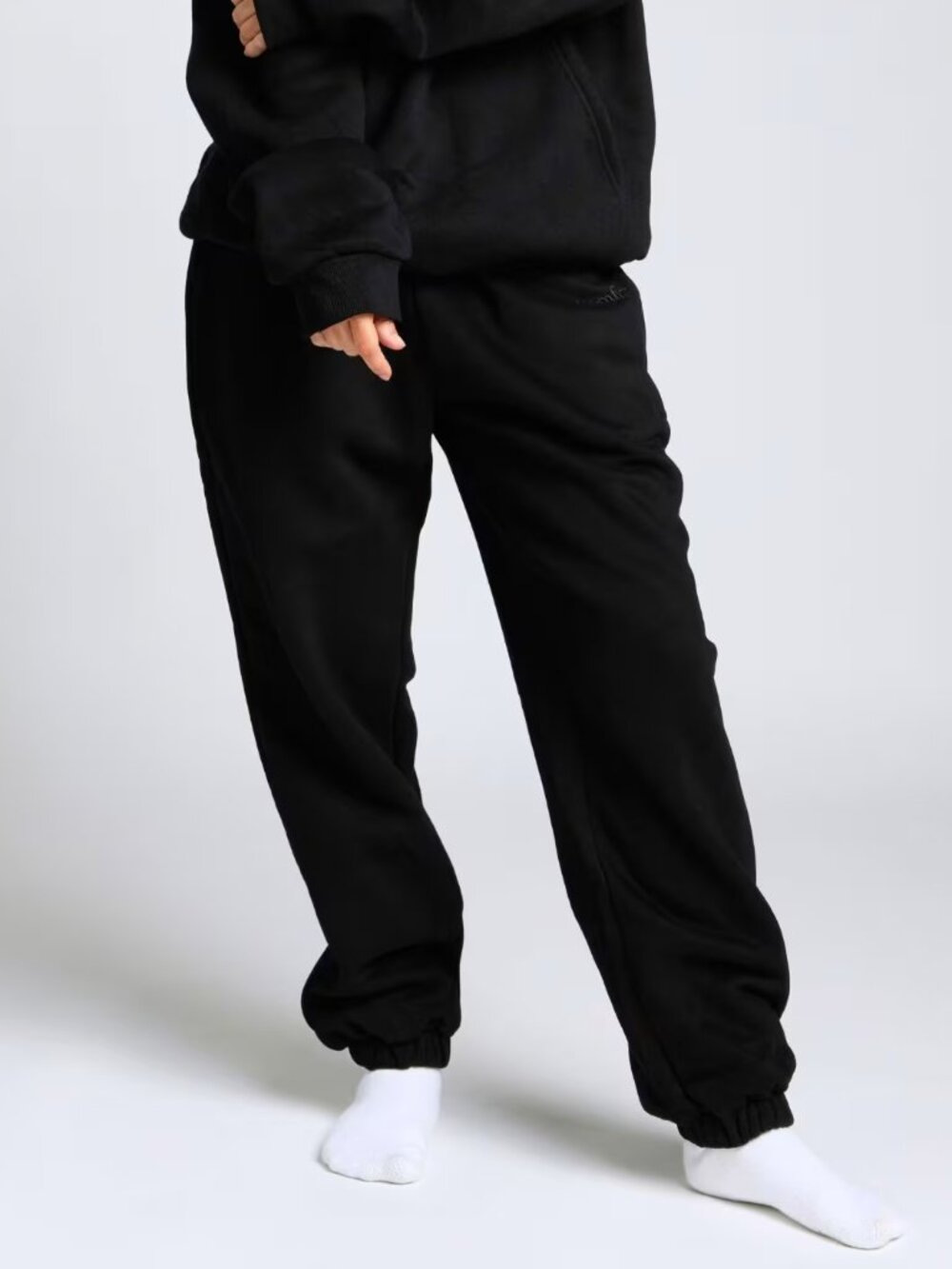 Comfrt Signature Sweatpants in Onyx Black